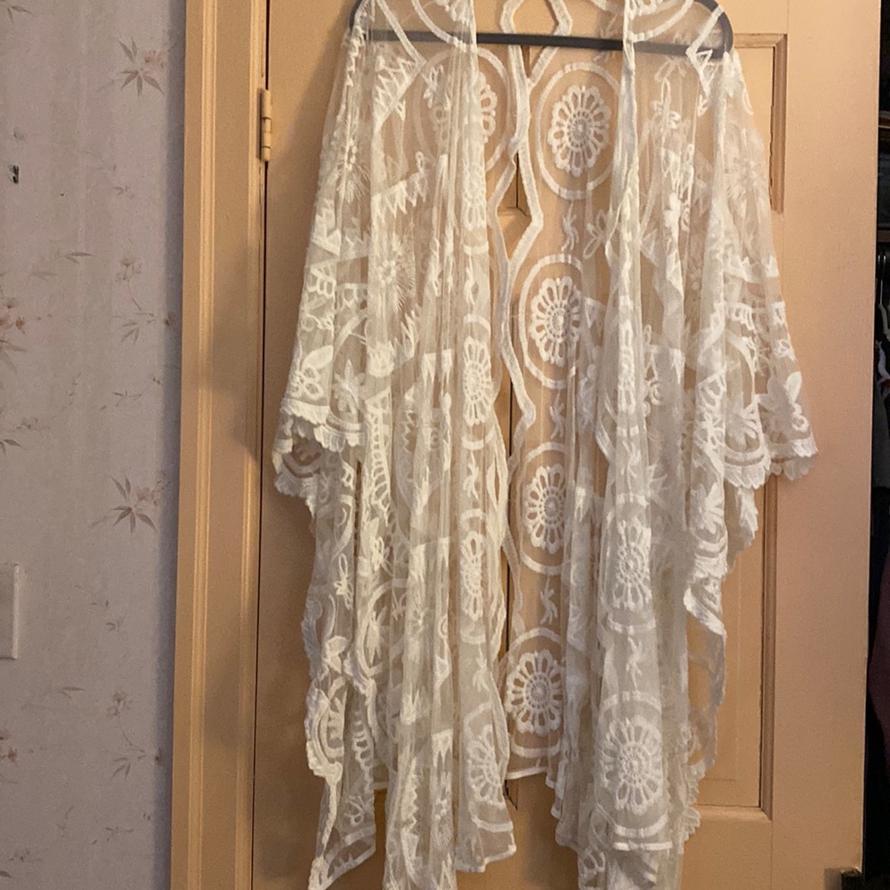 Ivory Cutout Scalloped Lace Ruana (Kimono)